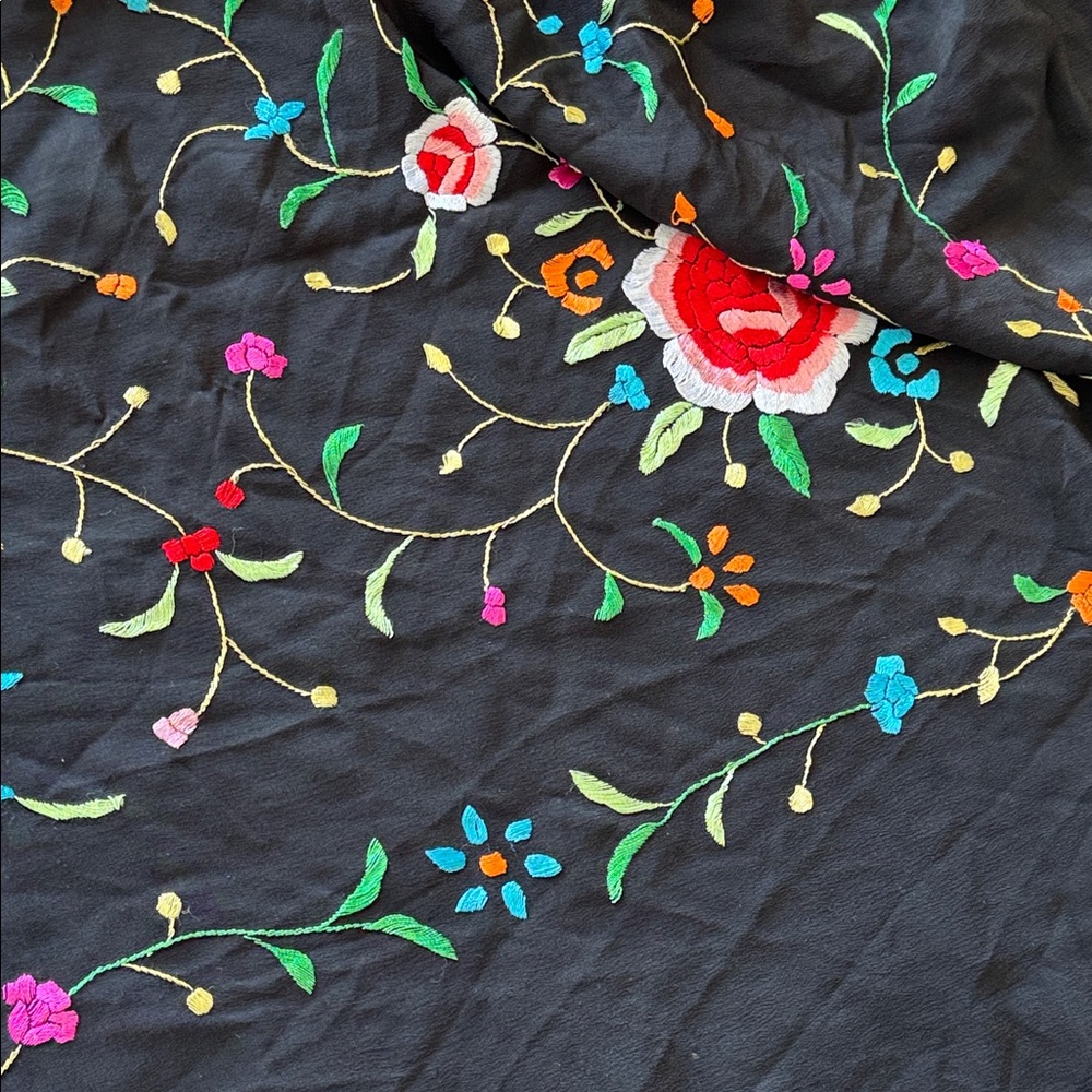 Vintage Artesania Reyes Madrid Black Floral Embroidered Silk Shawl with Fringe - Picture 6 of 8